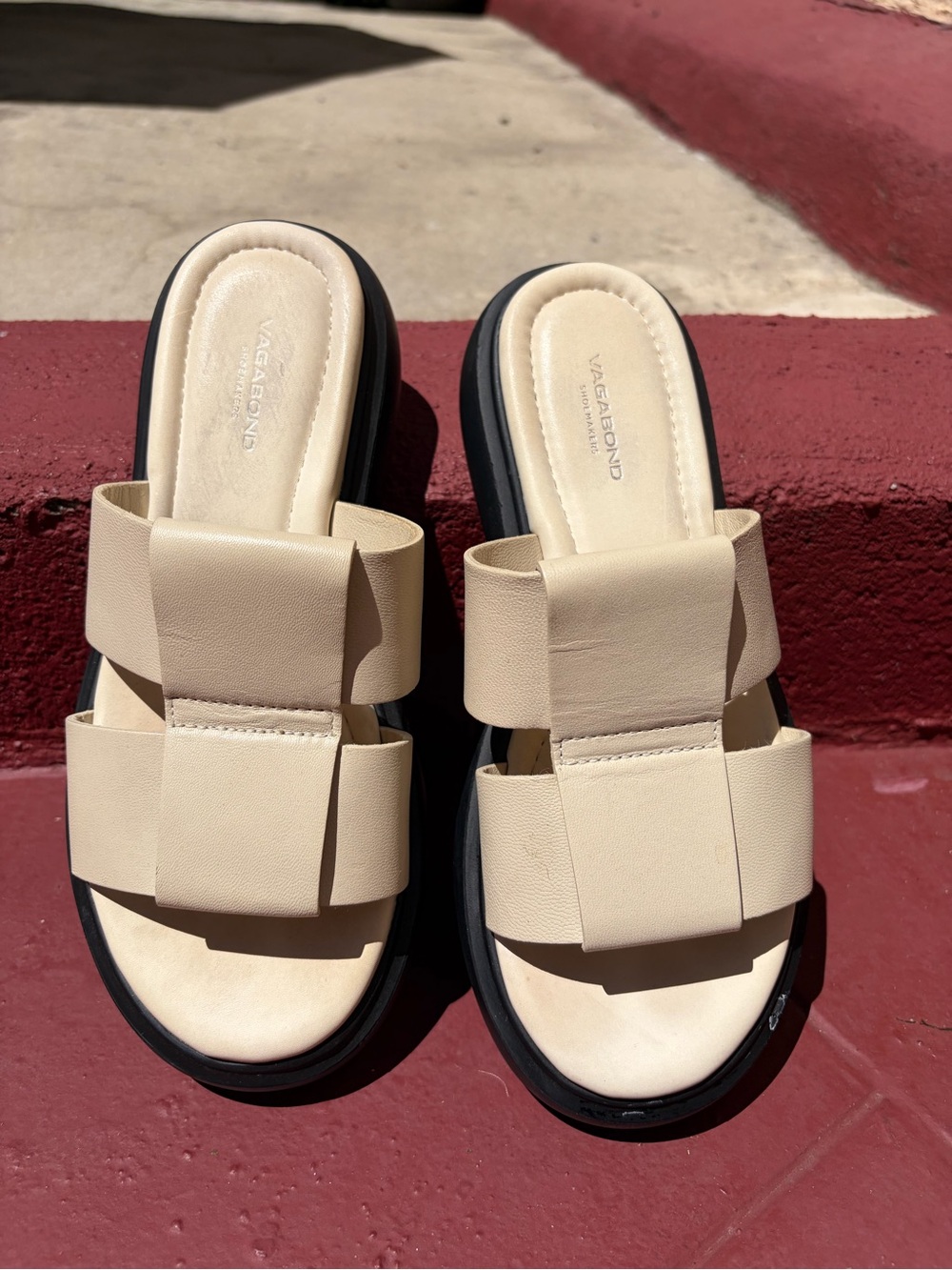 Vagabond Cream Leather Slide Sandals